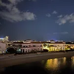 Octopus - Iconic Palm Studio With Views
